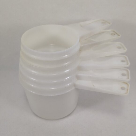 Vintage Tupperware Set of 6 White Measuring Cups 1/4 Cup to 1 Cup 761-3 to 766-3 - Picture 1 of 16